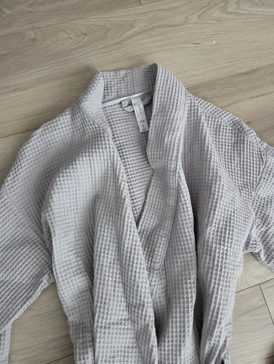 Auden Robe - Picture 5 of 11